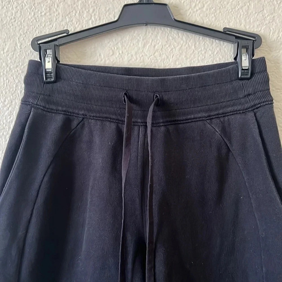 Lululemon Drawstring Jogger/Sweats - Size 2 Black - Picture 2 of 9